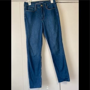 Raw hem skinny jeans